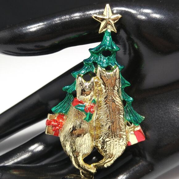 Vintage Signed Christmas Tree & Cats Brooch, Gold Plated, Book Piece - Picture 8 of 10